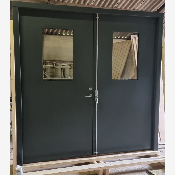  Garageport, 2-sidehngte drblade, isoleret. med 4" sporet plade, RAL 7016. omg. lev. SOLGT