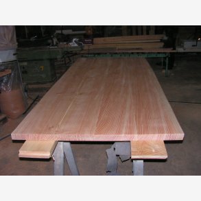 Bordplader fremstilles p ml i Douglas, FSC. 