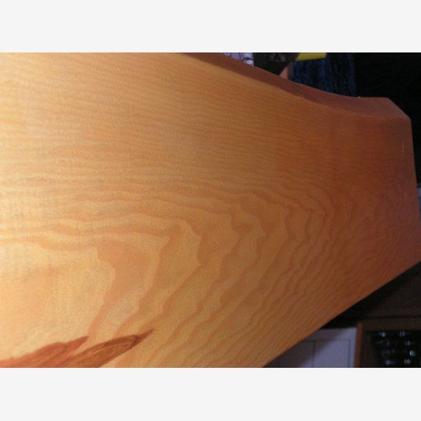 Bnk i Asketr af en massiv planke. 34 x 215 cm ( B x L )