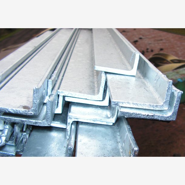 Varm Galv. uligesidet vinkeljern. 5 x 20 x 30 mm
