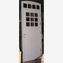 Facade Dre med integreret overparti. Fremstilles efter konkrete nsker / drmme. 